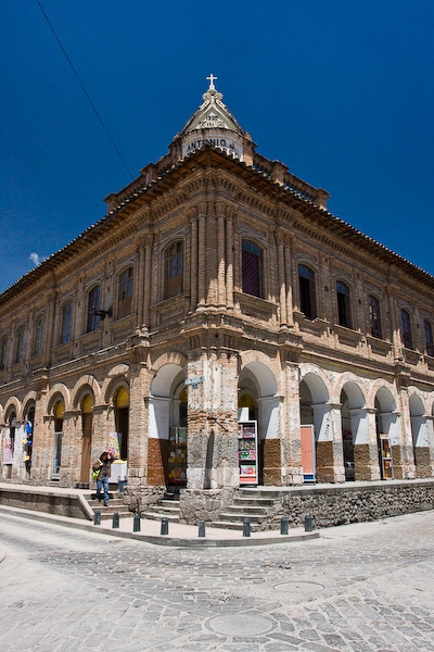 Just one of the hundreds of attractive buildings in Cuenca
