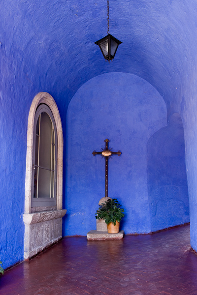 An example of the intense blue walls