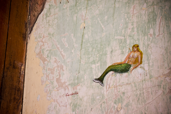 A mermaid on the wall of Convento de San Francisco.